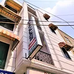 Hotel White Palace,Nizamuddin Railway Station