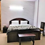 Hotel White Palace,Nizamuddin Railway Station