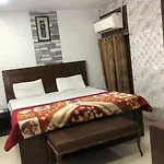 Hotel White Palace,Nizamuddin Railway Station