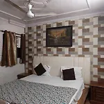 Hotel White Palace,Nizamuddin Railway Station