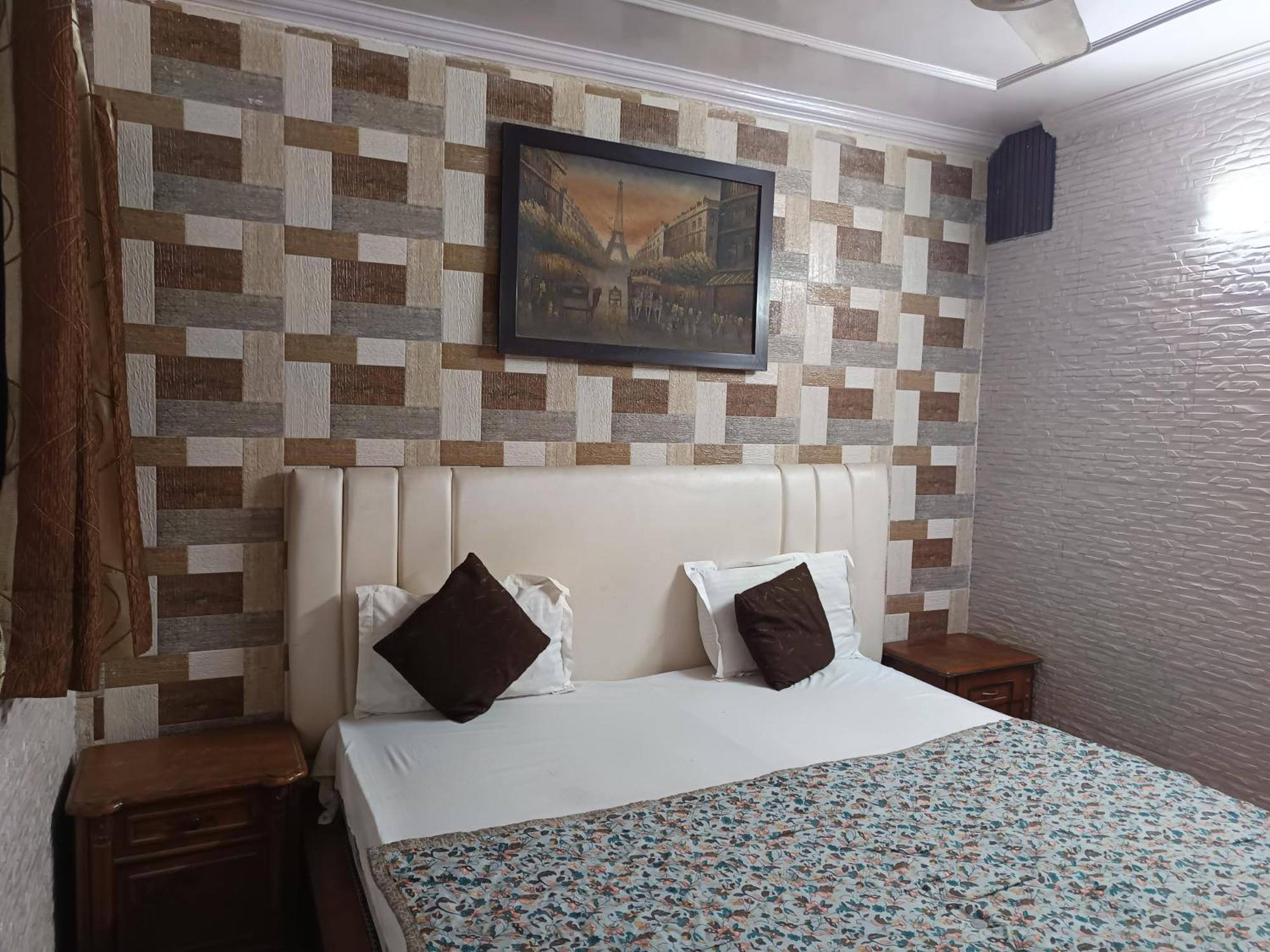 White Palace,nizamuddin Railway Station Guest house *