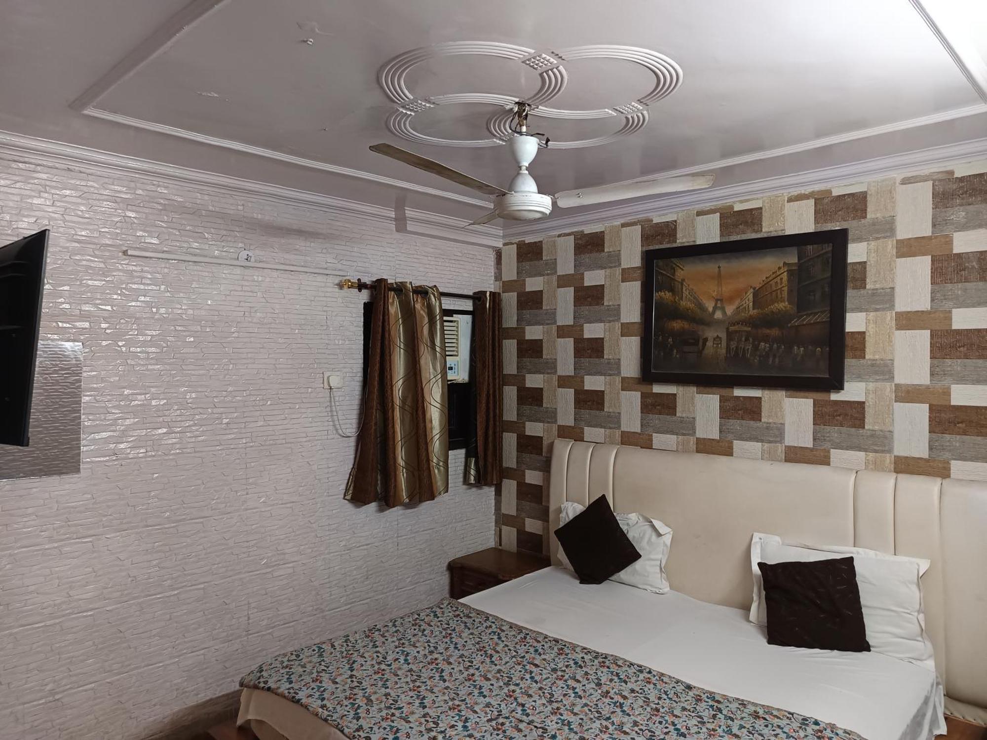 Guest house White Palace,nizamuddin Railway Station *