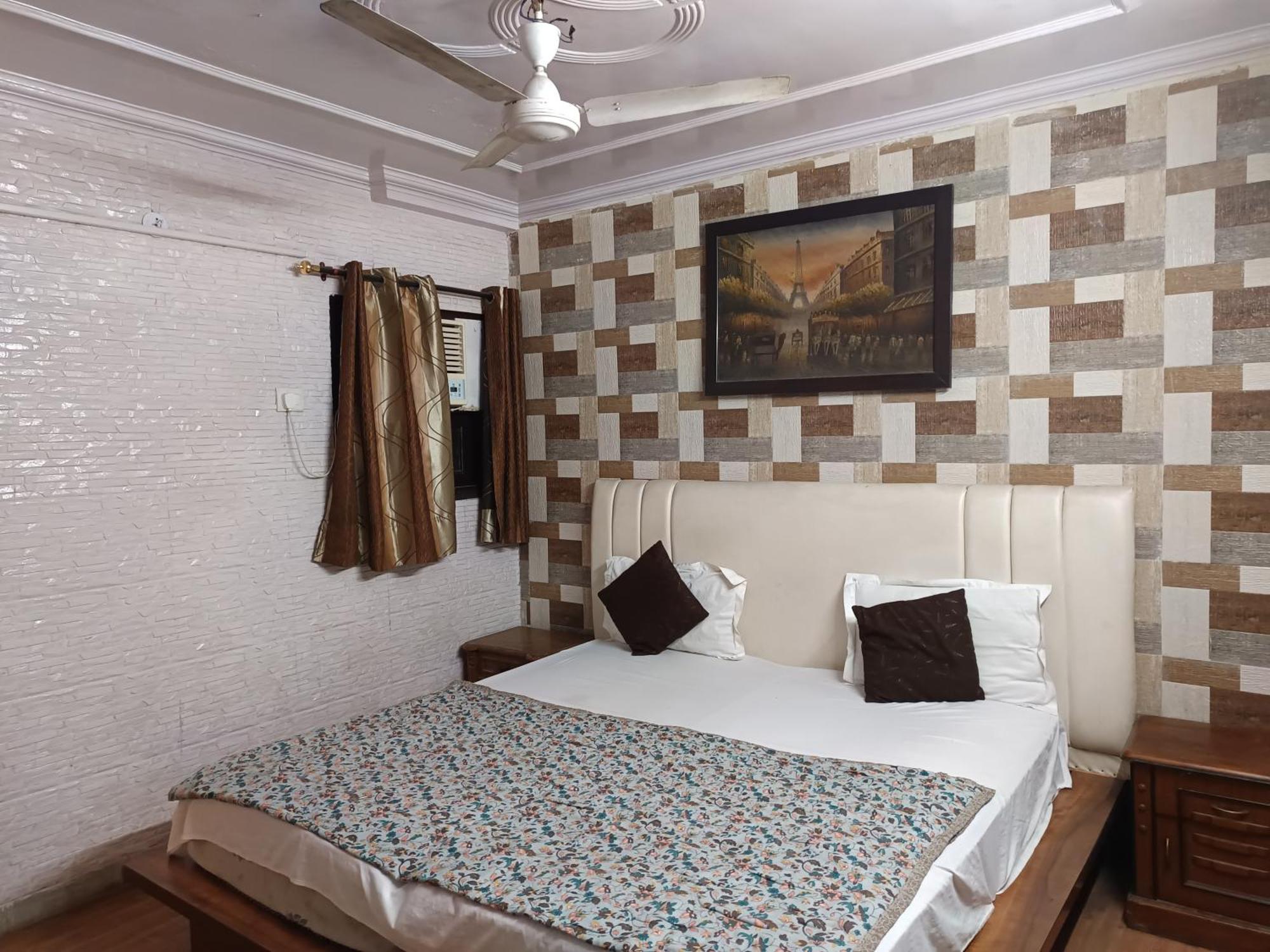Guest house White Palace,nizamuddin Railway Station