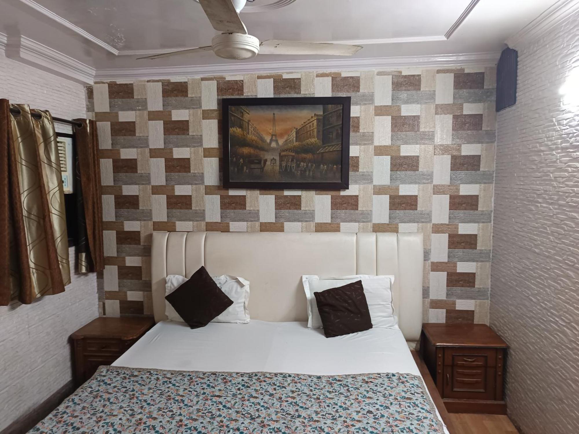 Guest house White Palace,nizamuddin Railway Station New Delhi